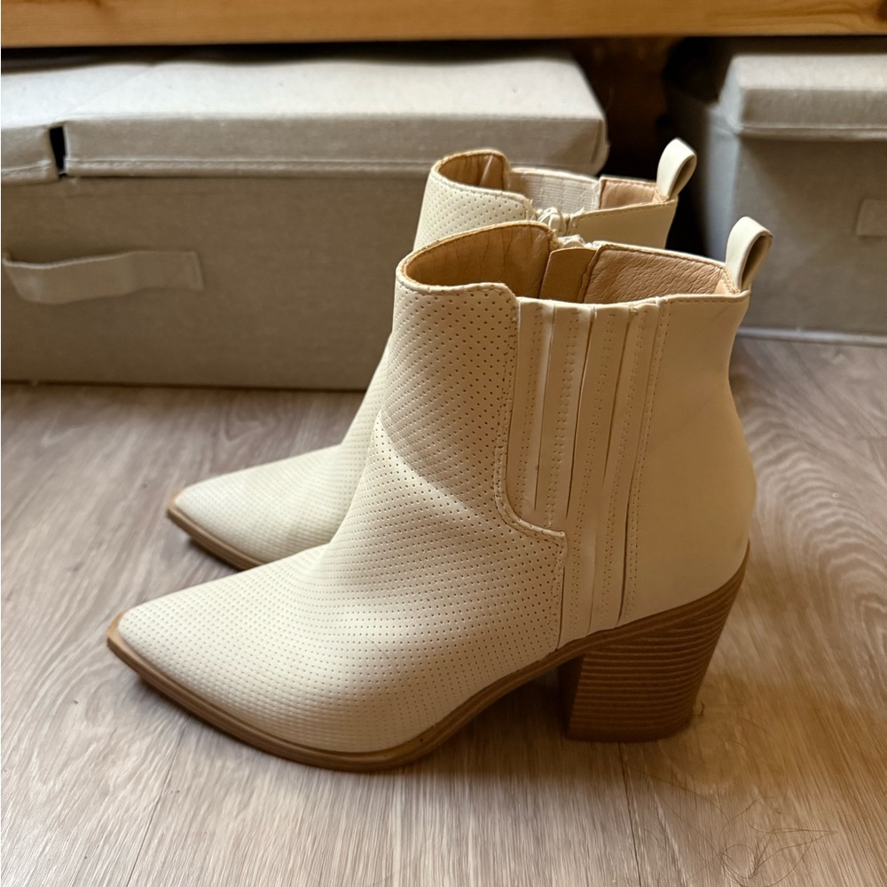 Universal Thread Perforated Cream and Tan Heeled Boots